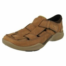 clarks closed toe sandals for women