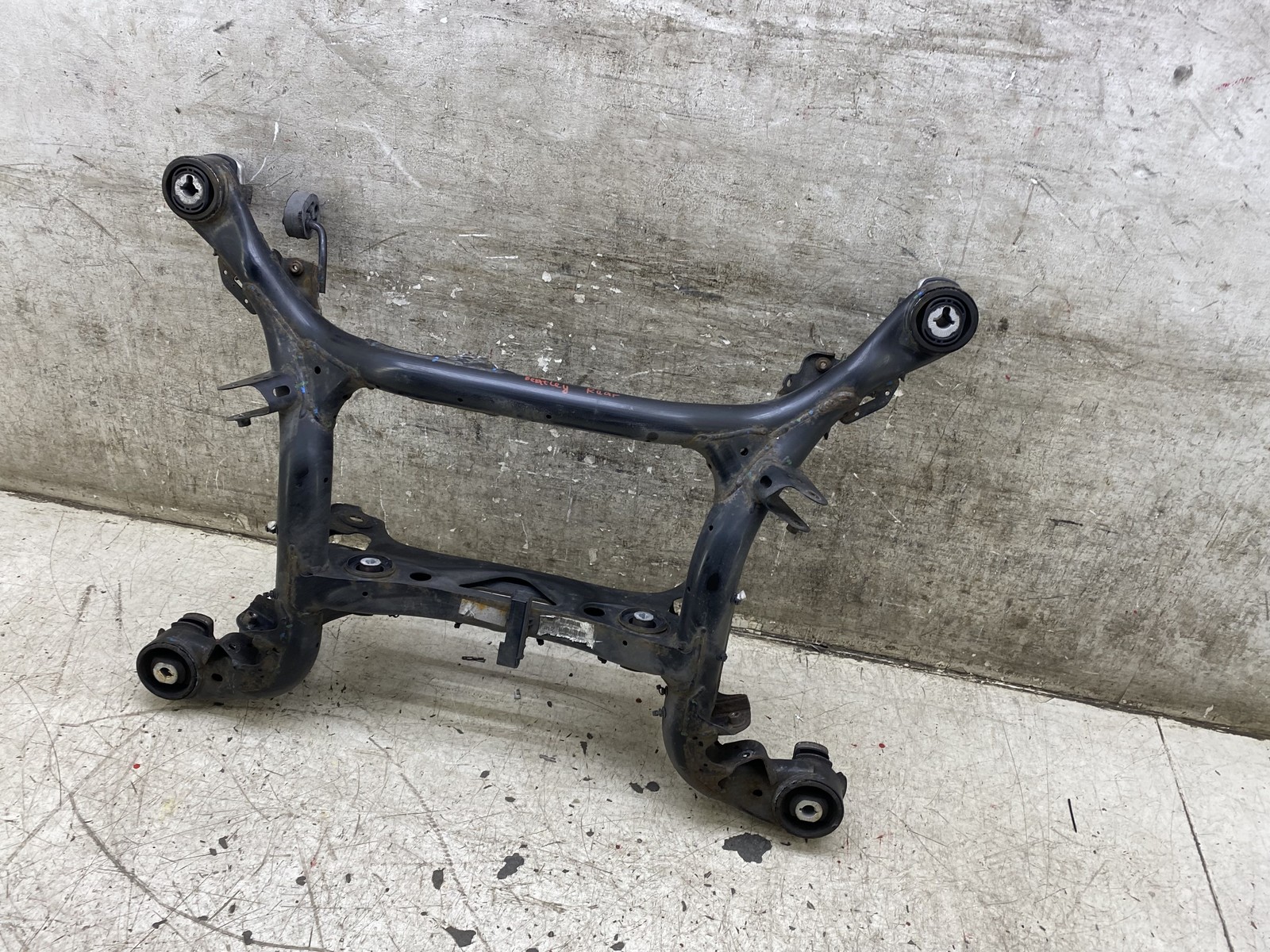 2015-2020 BENTLEY BENTAYGA OEM REAR CROSSMEMBER CROSSMEMBER SUBFRAME