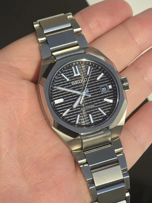 Seiko Astron SBXY063 Nexter Solar-Funkuhr aus Titan - Bild 1 von 4