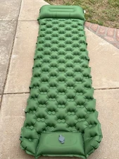 WANNTS Green Sleeping Pad With Air Pillow & Pump  Model: DM-WA-01  97"x30"