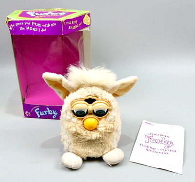 Tiger Electronics Furby elektronisches Spielzeug 1999 creme mit Box funktioniert (6+)