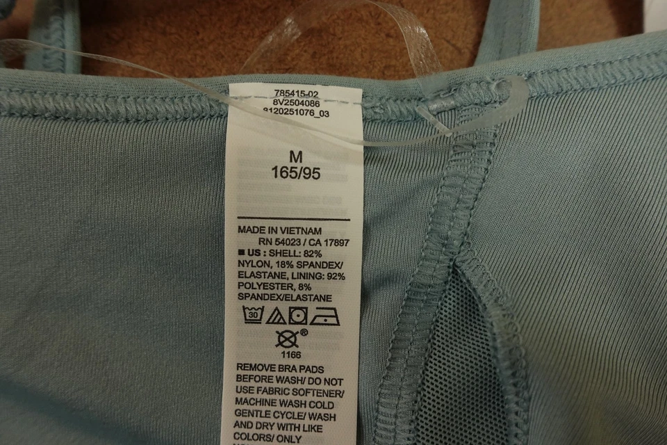 Top acolchado Old Navy para mujer mediano con rocío brumoso estudio liso soporte espalda deportiva nuevo con etiquetas Foto 3 de 4