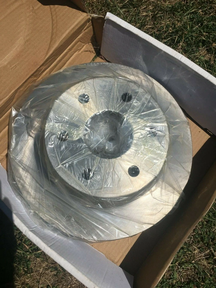 Novo conjunto de rotores de freio para um Chevy Silverado Sku #1ABRR00074 China - Imagem 2 de 4