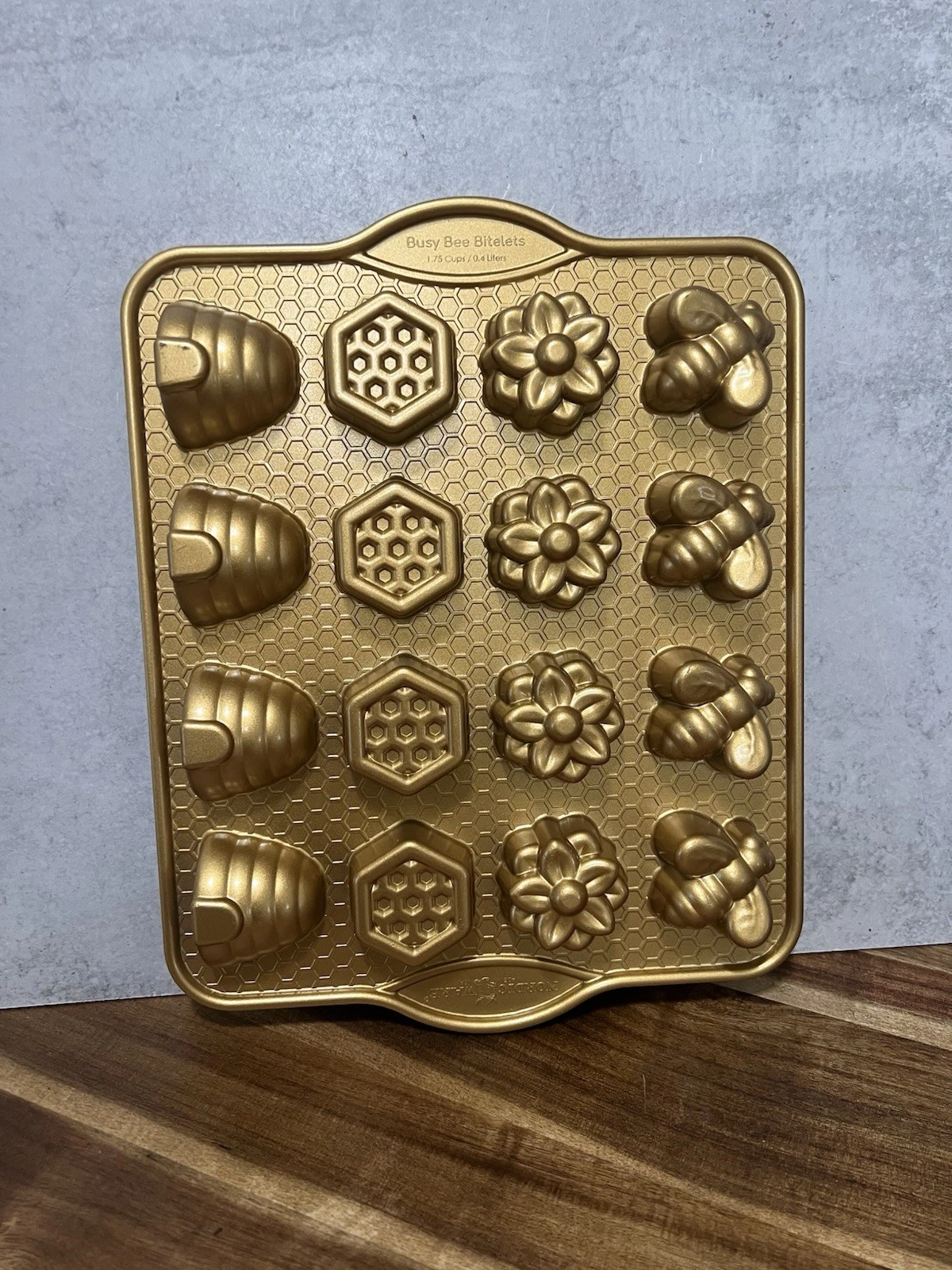 Nordic Ware Busy Bee Bitelet Cakelet Muffin Cooking Bake Pan Beehive Design