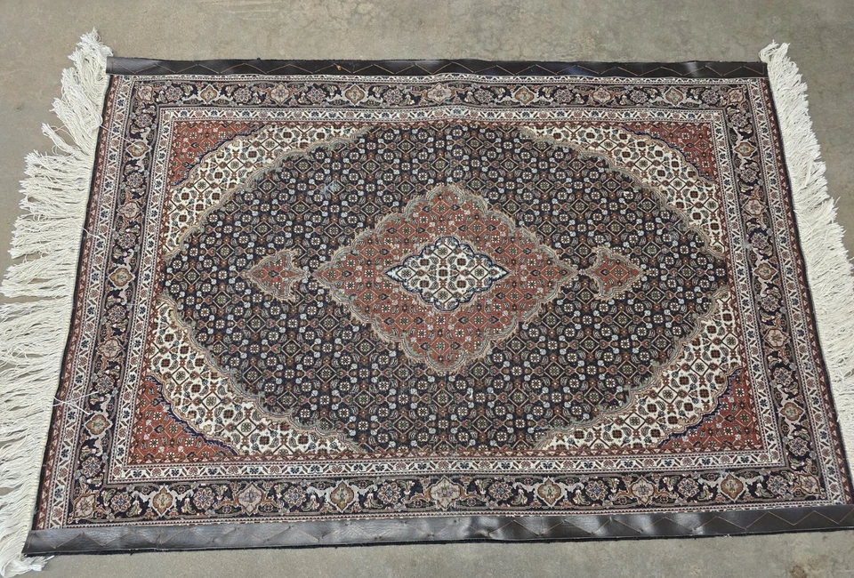 3'x5' High Quaility Hand-Knotted Wool And Silk Area Rug - Image 2 of 4