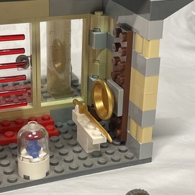 LEGO City 60008 Museum Break-In As Is with Extra Minifigures + Jester cas437