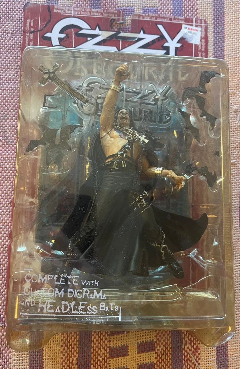 Statua In Resina Ozzy Osbourne McFarlane Music Maniacs In Scala 1:10, Alta 21.1 Cm, Edizione Limitata E Numerata, Look Trench Coat Del Principe Delle Tenebre