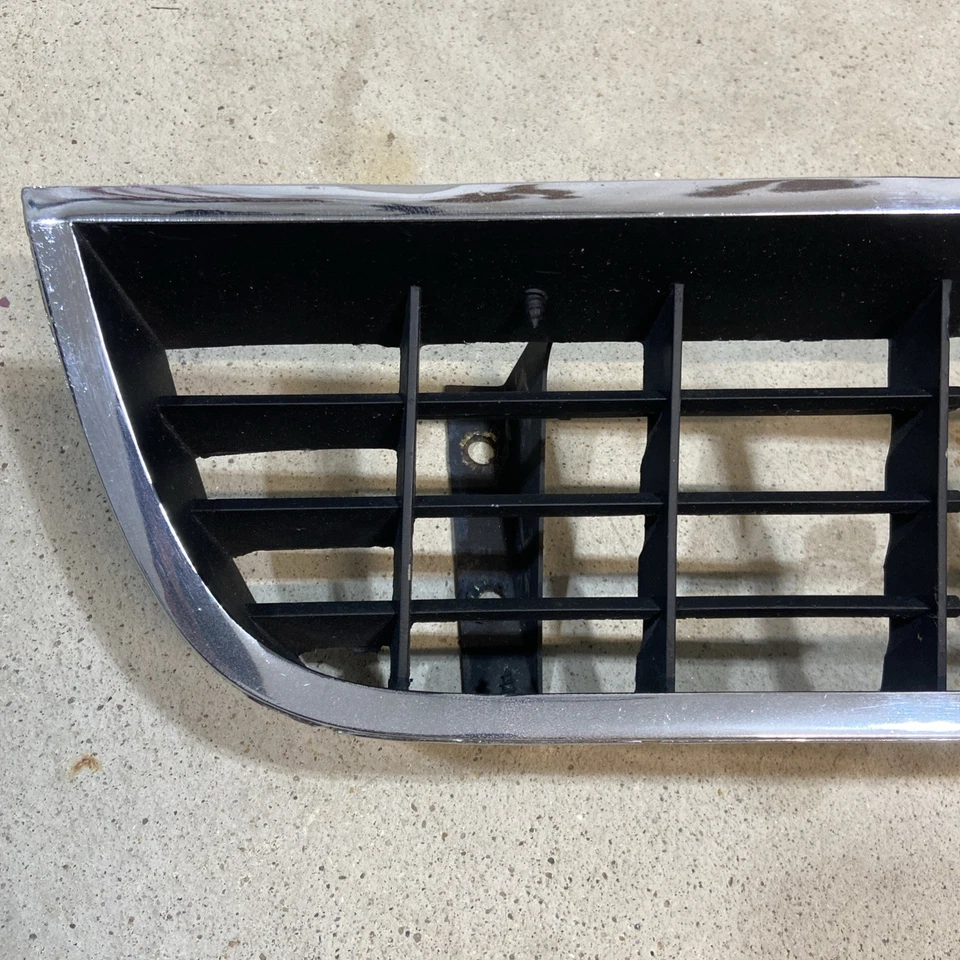 1966-1967 Chevrolet Corvette C2 Front Exterior Grille OEM Part 3875746 Foto 2 de 4