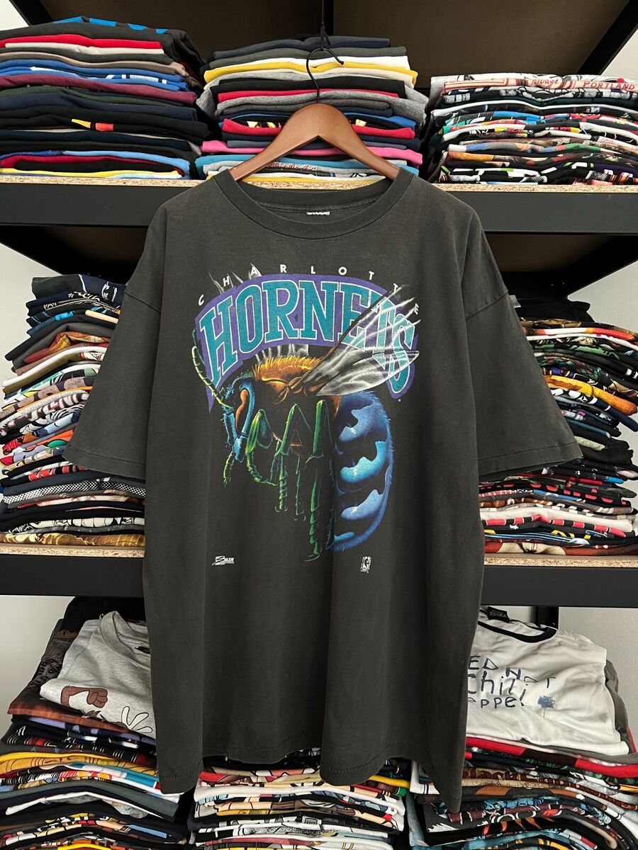 Vintage 90s Charlotte Hornets NBA Salem Sportswear Black T Vintage 90s Charlotte Hornets NBA Salem Sportswear Black T