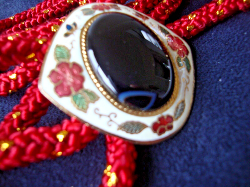 VINTAGE CLOISONNE BLACK ONYX MULTI COLOR FLORAL WHITE BUCKLE W/ RED ROPE BELT - Picture 4 of 9