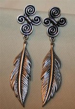 Handsome Swirl Tops Etched Feather Dangles Silvertone PIERCED Earrings