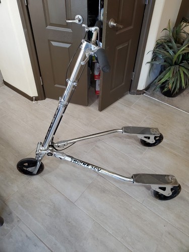 TRIKKE T8 3CV 3 WHEEL  ADULT WHEEL  CARVING SCOOTER FOLDABLE (Free Local PickUp)