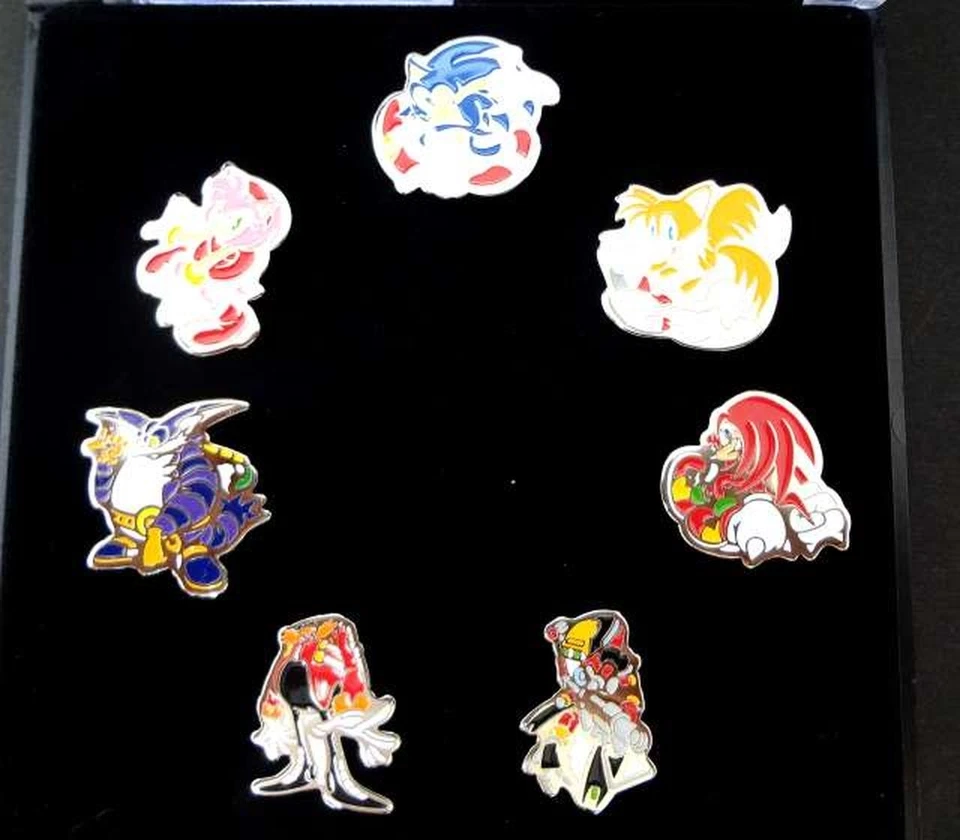 SEGA Sonic the Hedgehog Sonic Adventure Pin Badge Set Limited Edition 1998 - Image 2 of 2