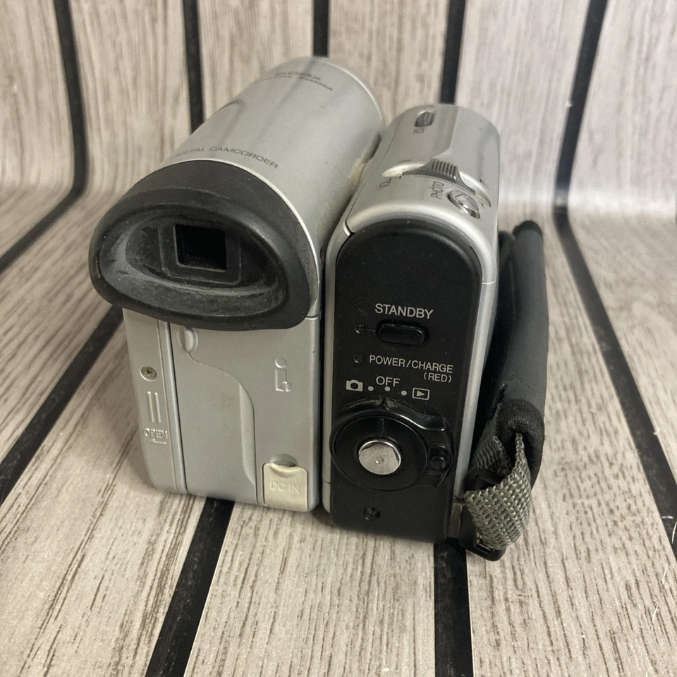 SHARP VL-Z1 Viewcam Z Digital Mini DV Video Recorder Camcorder - Image 3 of 4