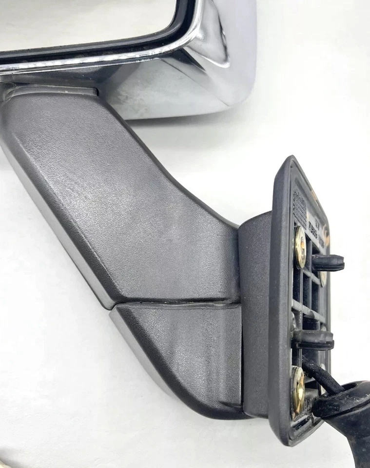 Hummer H3 Power Left LH Driver Side Door Mirror Chrome 2006-2010 OEM - Image 4 of 4