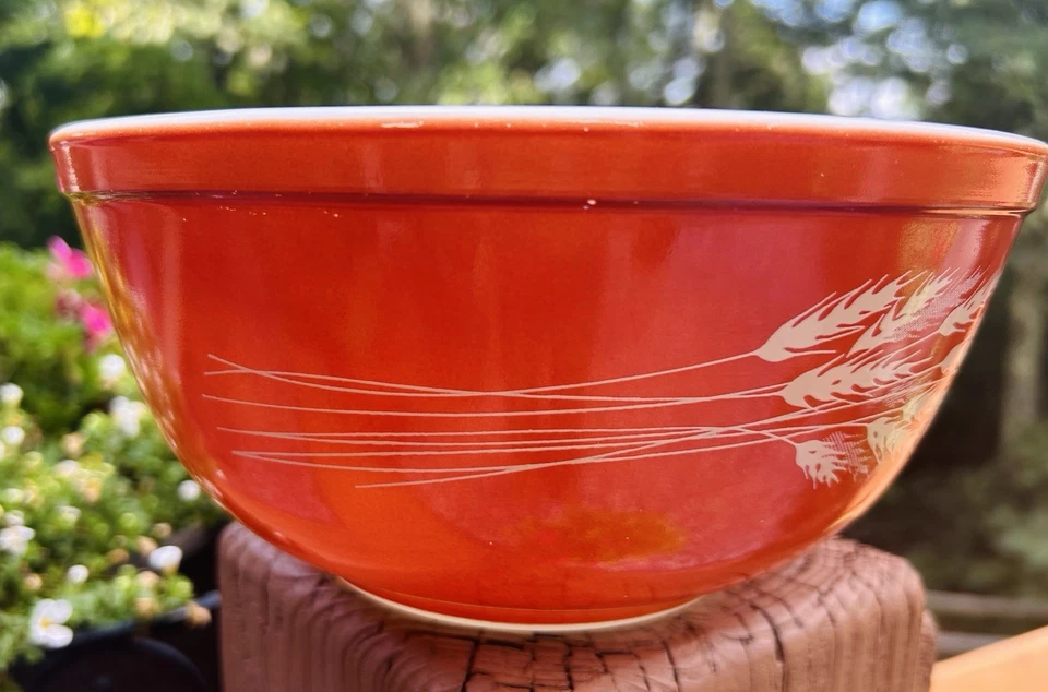 Vintage Pyrex 403 Autumn Harvest Wheat Pattern Mixing Bowl 2.5 Qt. USA - Image 3 of 4