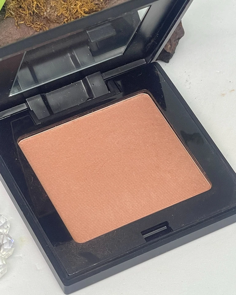 Sue Devitt Bronzing Pressed Powder - The Gold Coast - Full Size - New in Box - Image 4 of 4