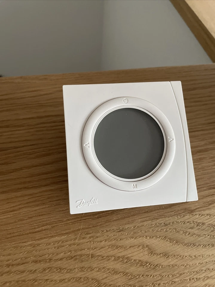 Danfoss Raumthermostat BasicPlus2 WT-P 5-35°C programierbar mit Display 088U0625