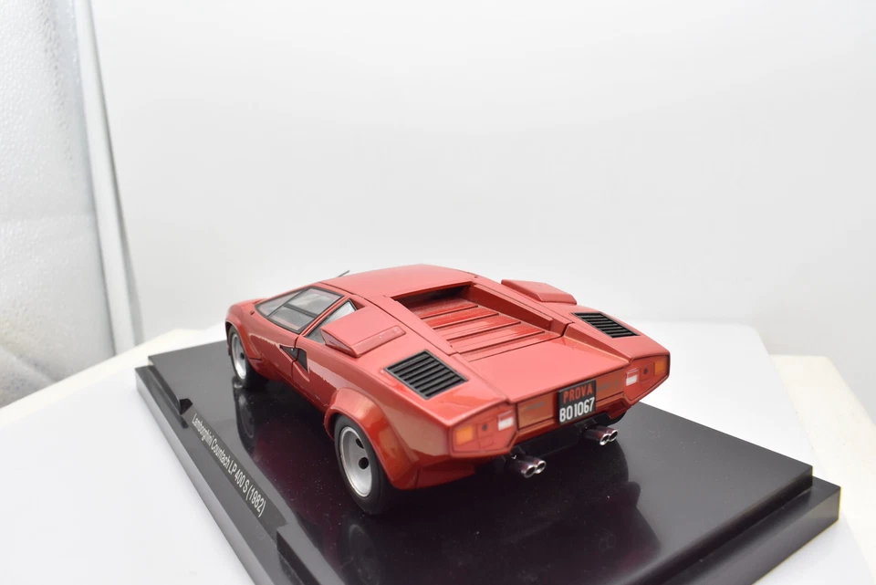 Modellino auto Lamborghini Countach LP 400 S scala 1:24 diecast modellismo asta - Immagine 2 di 3
