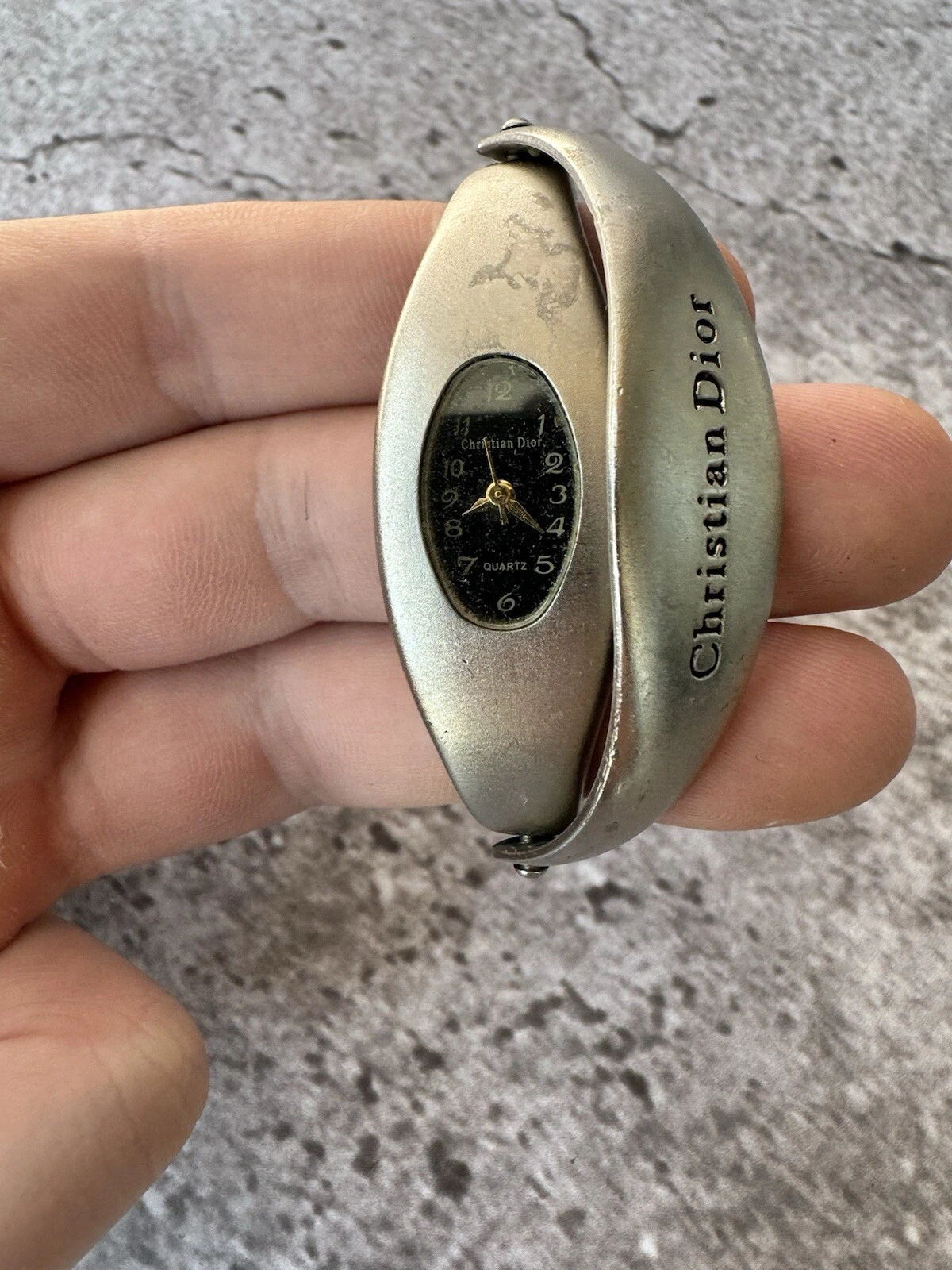 Montre femme Christian Dior vintage années 90 vol couvercle ouvert Dior