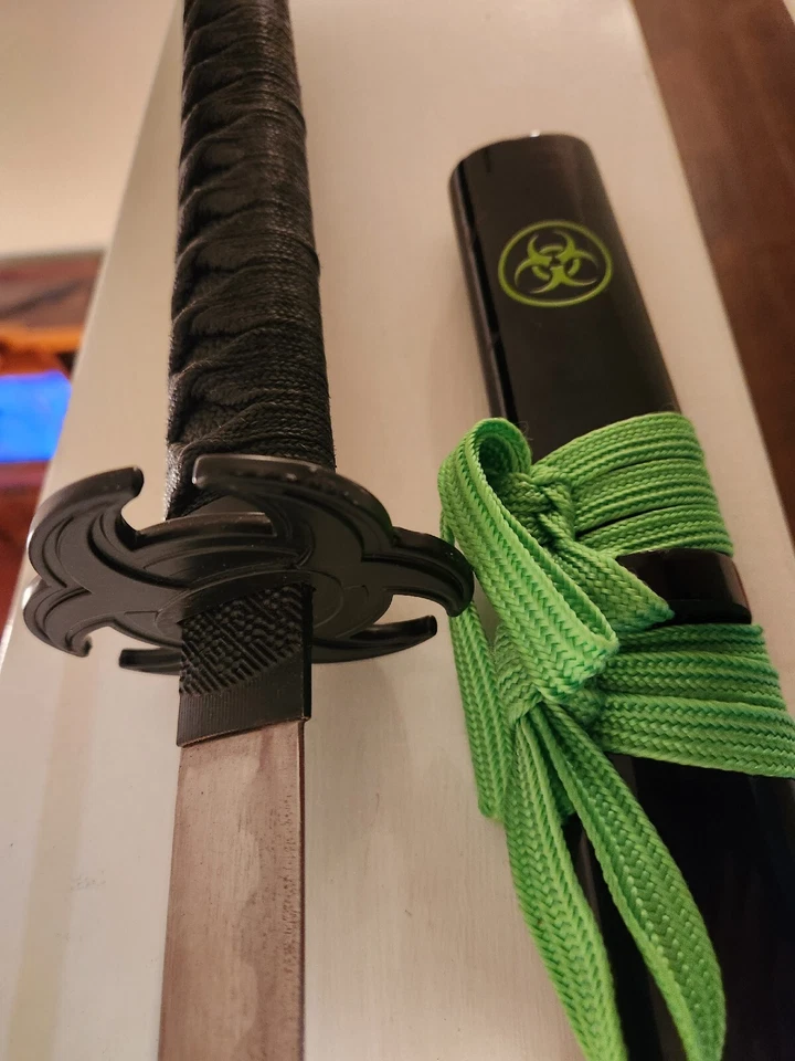 39 "武士剑碳钢刀片木鞘带头骨和绿色蕾丝 — 第 4/4 张图片