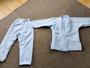 White  Kids BJJ Jiujitsu Gi, Size M1