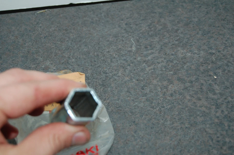 НОВЫЙ ИЗ СТАРЫХ ЗАПАСОВ ПОДЛИННЫЙ ГАЕЧНЫЙ КЛЮЧ KAWASAKI 92110-009, КОРОБКА 19x21 НОВЫЙ ИЗ СТАРЫХ ЗАПАСОВ F11 БОЛЬШОЙ РОЖОК - Изображение 4 из 4