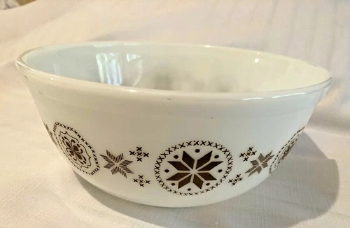 VINTAGE PYREX 1963 Town & Country Medium 2 1/2 qt. Mixing Bowl