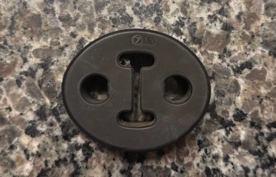 Silenciador de escape y suspensión de amortiguador de tubo Subaru Forester 2009-2018 OEM 44066AE021 Foto 2 de 2