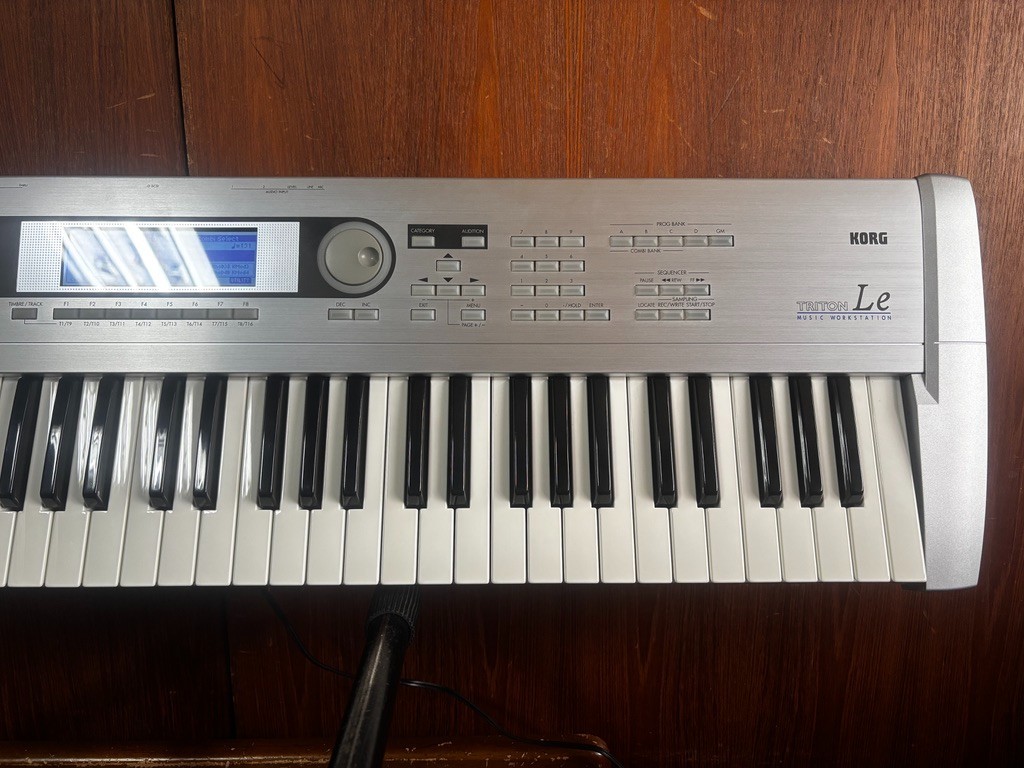 【限定値下げ】 KORG TRITON 音楽ワークステーション61鍵 Korg Triton 61 key Synthesizer Music Workstation keyboard Music