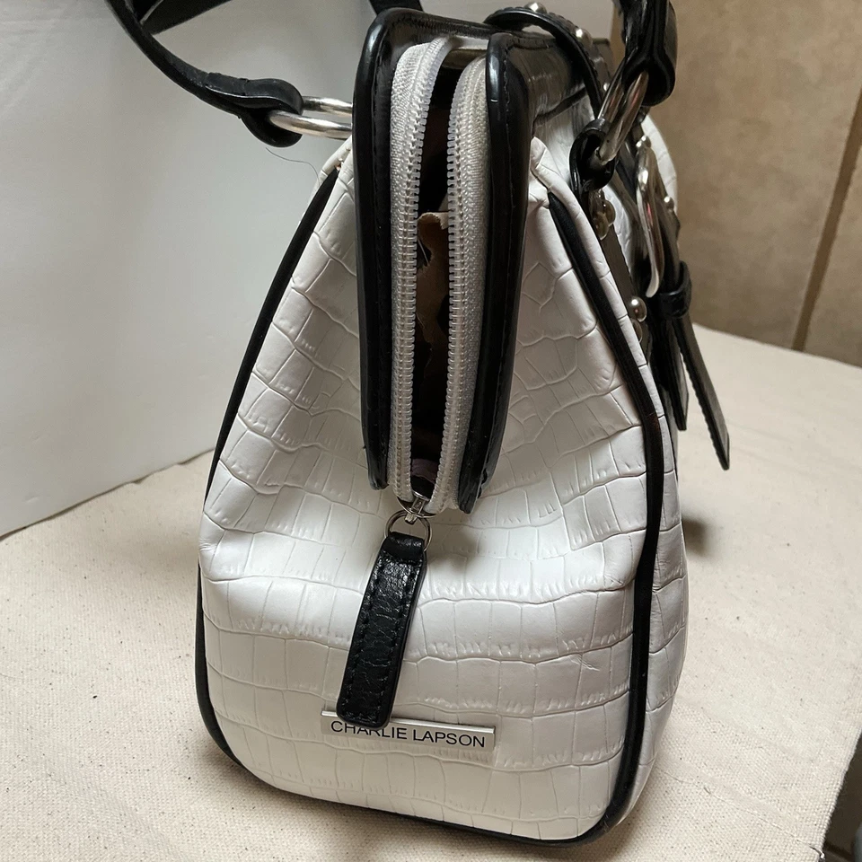 Bolsa satchel Charlie Lapson couro branco e preto com relevo de crocodilo bolsa de ombro - Imagem 2 de 4