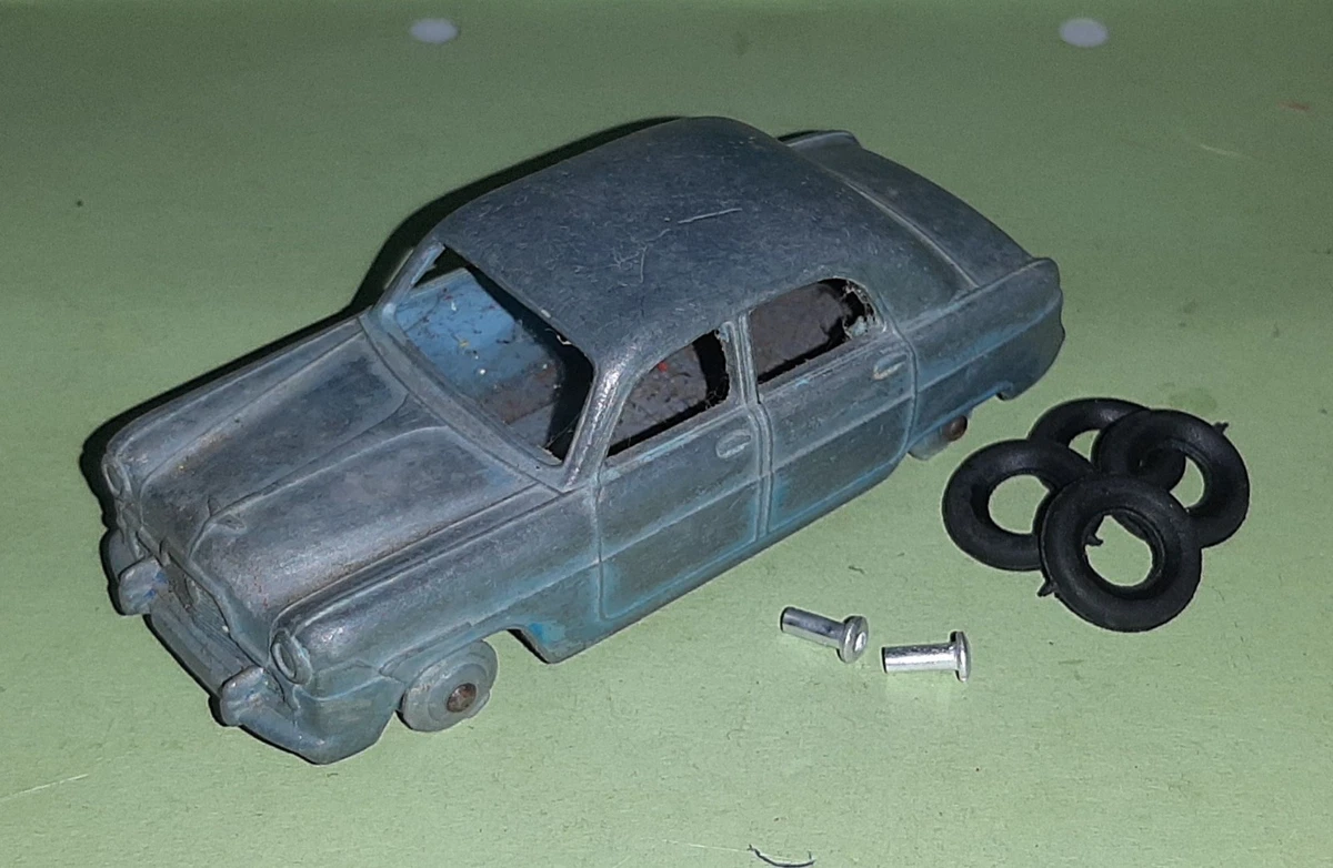 Dinky Toys 9.5cm Long Original Diecast 162 - Ford Zephyr Saloon - 2-Tone Blue