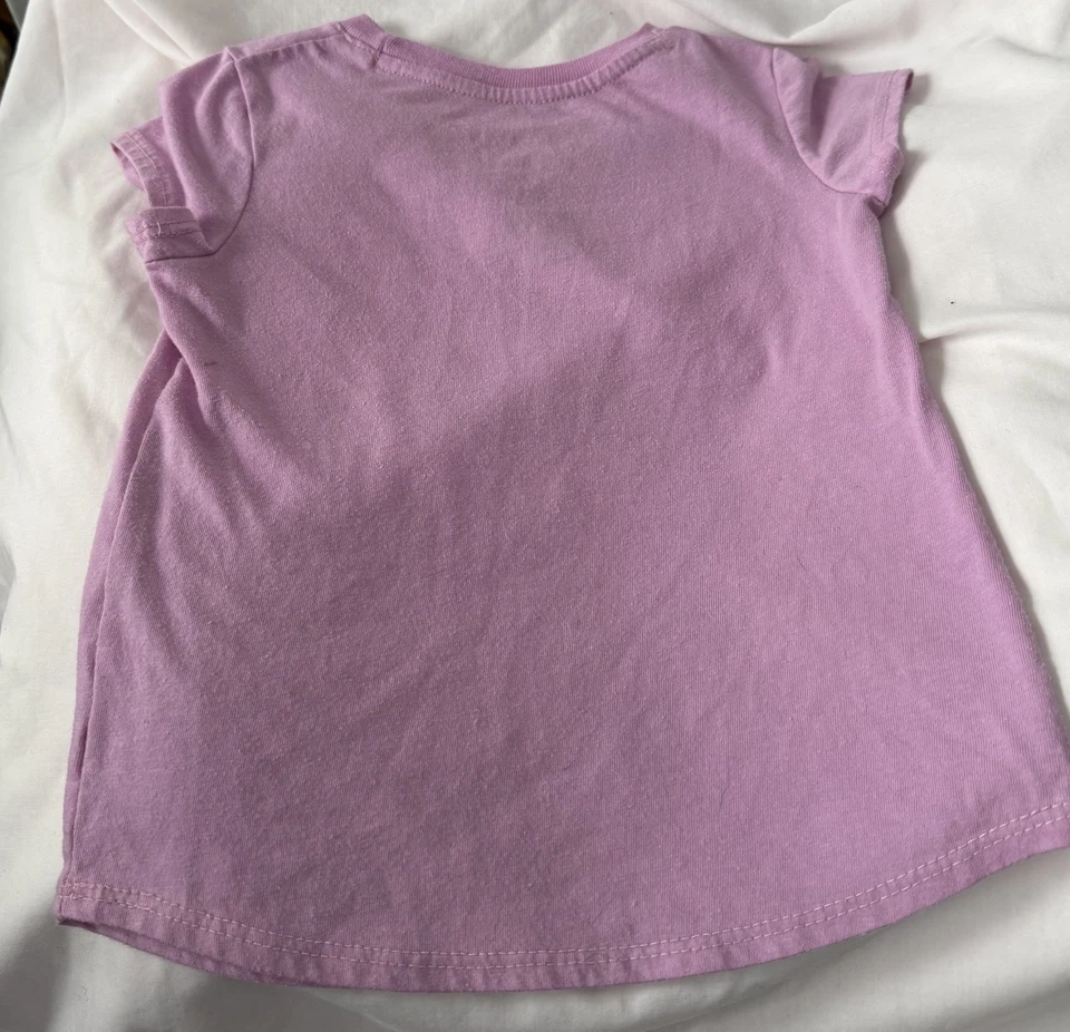 Camiseta de manga corta púrpura Jumping Beans® Gabby's Dollhouse “Ameowzing” talla 2T Foto 4 de 4