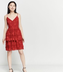 monique lhuillier red lace dress