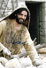 Oscar Isaac Autogramm signed 20x30 cm Bild