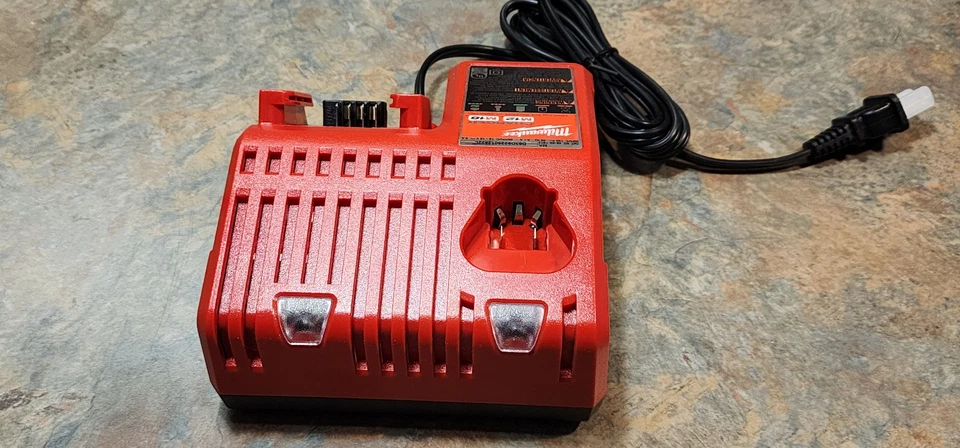 (2) Milwaukee 48-59-1812 M18 & M12 Multi-Voltage Charger -SALE IS FOR 2 CHARGERS - Image 4 of 4