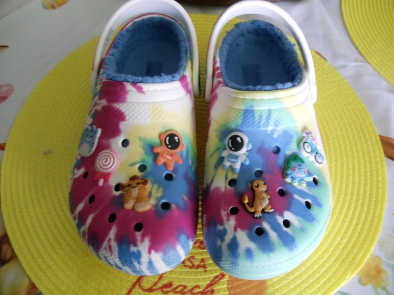 Crocs sz 7 women's multi colored. Lined Excellent  Condition.