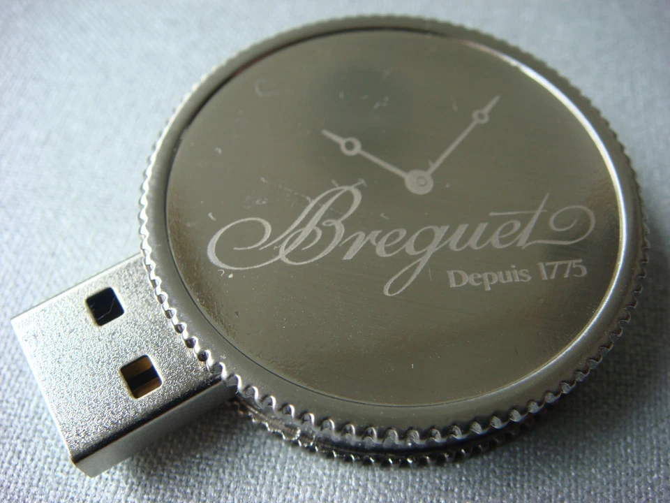 Breguet Round Metal Rotating 15GB USB  - Image 3 of 4