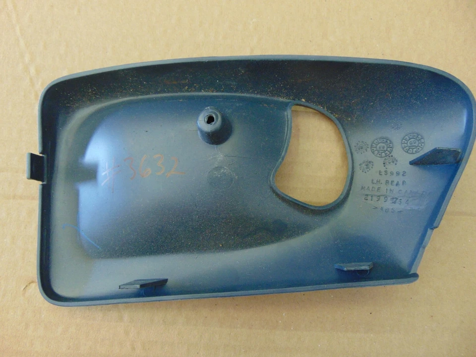 00-05 CHEVROLET IMPALA LEFT REAR DRIVER SIDE DOOR HANDLE BEZEL 21995764 #3632 — 第 2/4 张图片