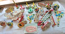 GREAT VINTAGE TIN USA 30 PARTY NOISE MAKERS &  PLASTIC CAKE DECORATION MOC