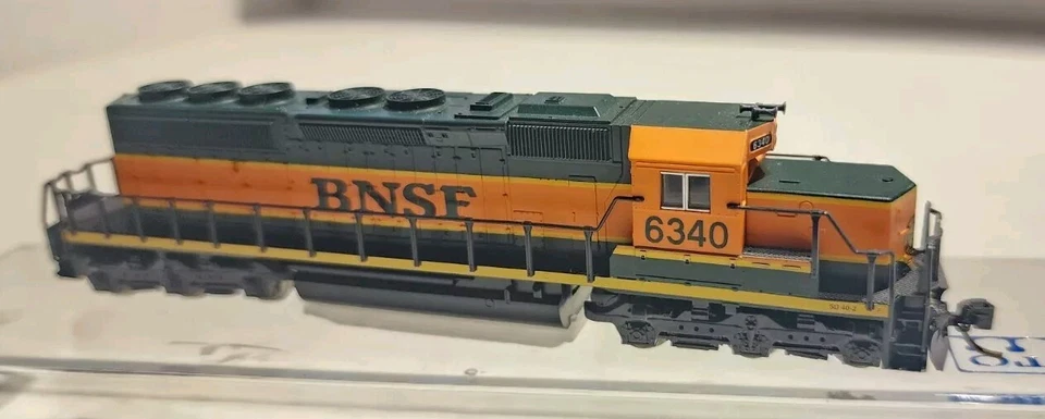 Kato N Scale 176-4902  SD40-2 Snoot Diesel BNSF #6340 - Image 2 of 4