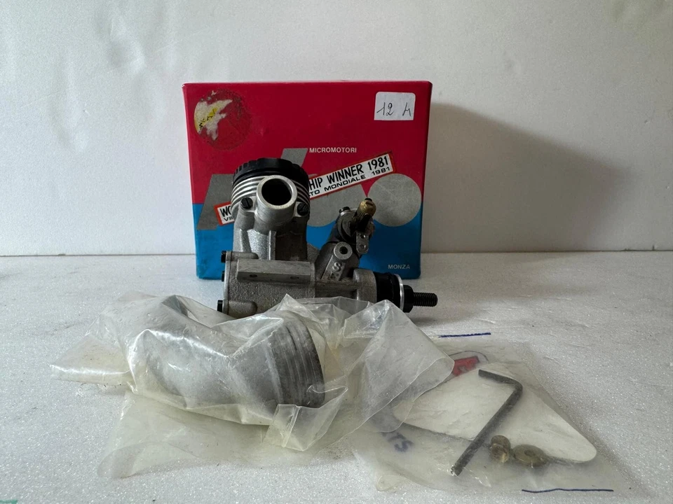 PICCO - WORLD CHAMPIONSHIP WINNER 1981 – MOTORE A SCOPPIO GLOW - Immagine 4 di 4