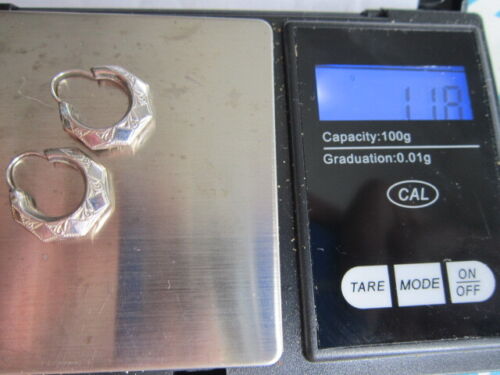 14k White Gold ~ Faceted & Etched Italian Plaque ~ Hoop Earrings = Good Luck! - Bild 2 von 8
