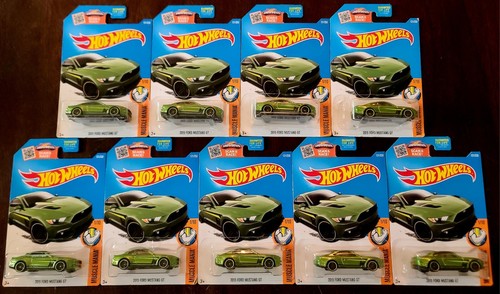 Hot Wheels 2016 2015 Ford Mustang GT Green Toys'R'Us TRU Exclusive Muscle Mania - Picture 3 of 4