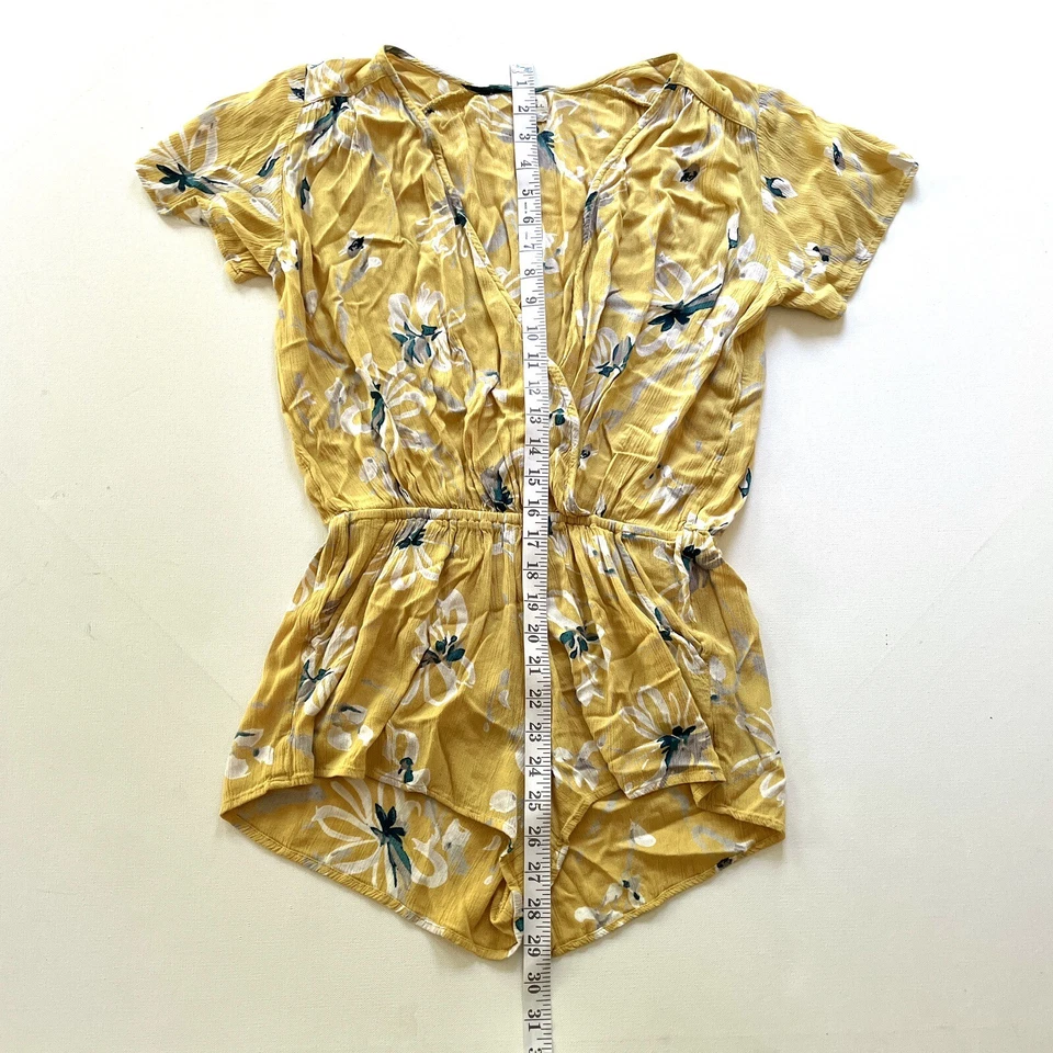 Mameluco para mujer O'Neill S amarillo floral rayón cuello en V boho manga aleteada fluido Foto 4 de 4