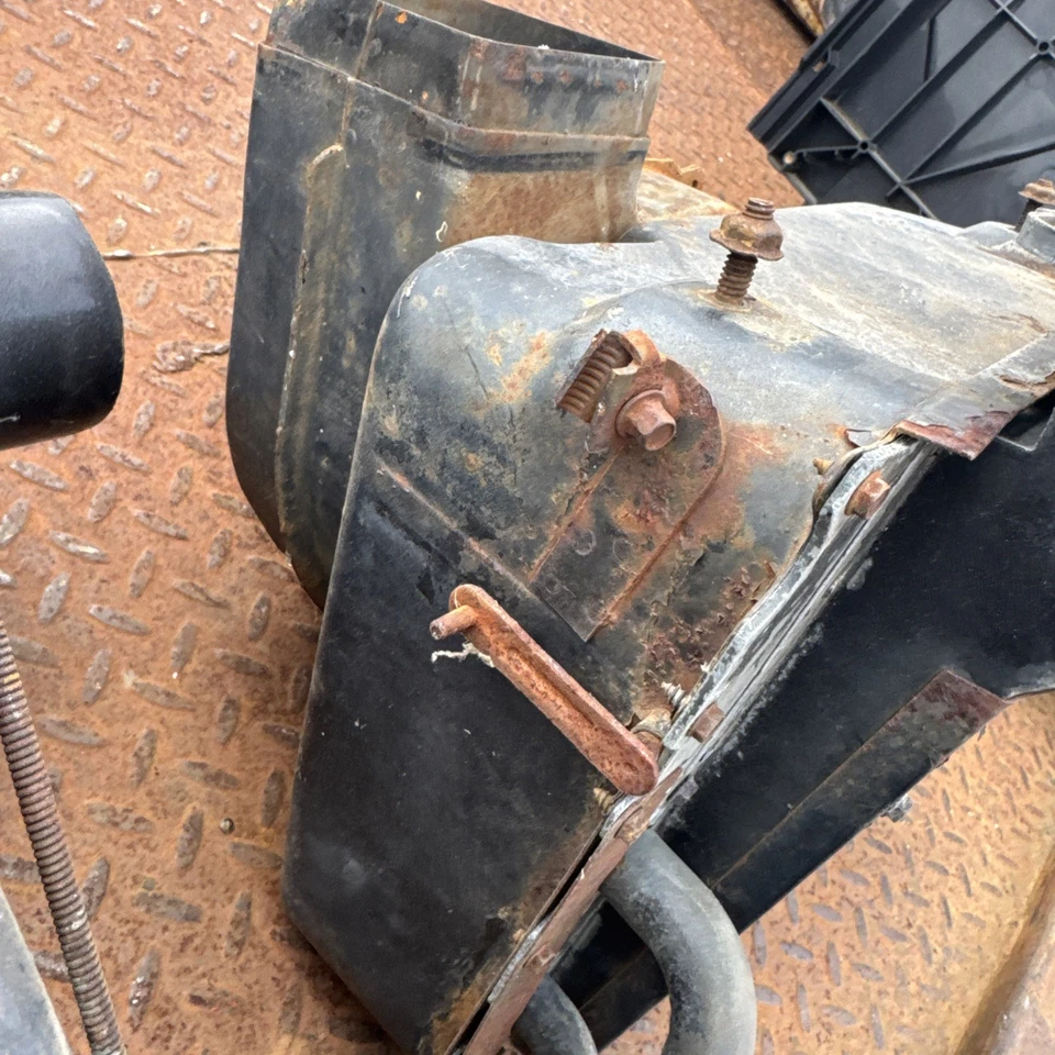 1964 - 1966 雪佛兰卡车发动机隔层豪华加热器盒进出完整 — 第 4/4 张图片