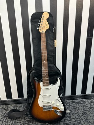 Squier Sonic Stratocaster Maple Fingerboard Electric Guitar 2-Color  (E16002278)