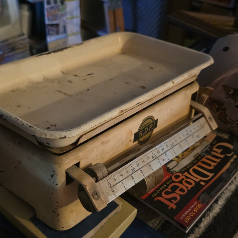 K.D.P Vintage Retro Mechanical Kitchen Scale Beige Metal With Tray Analogue