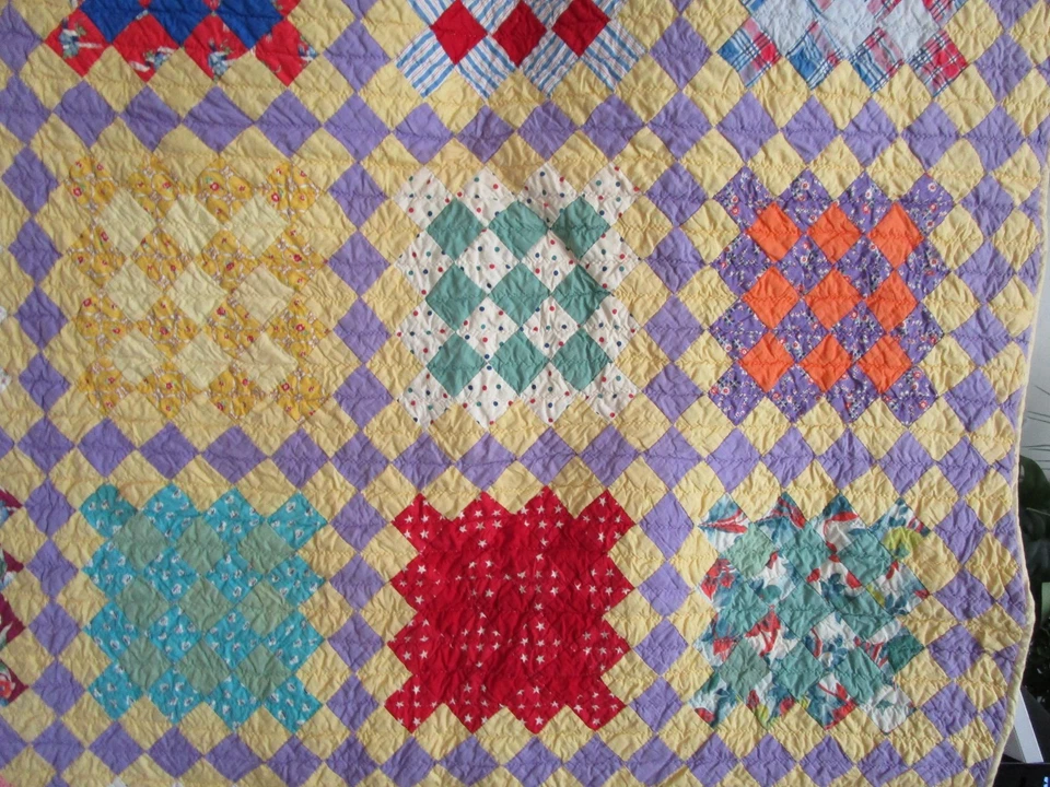 Edredón acolchado a mano vintage de 1930, variación de nueve parches, 68 x 82, impresión de saco de alimentación Foto 4 de 4