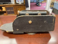 Modèle en bois breveté milieu 1800 d'un canon à piles ancien en bon état